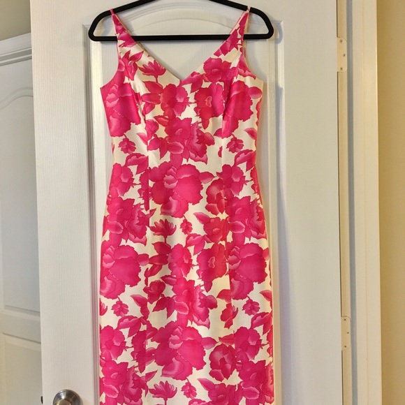 Ann Taylor Dresses & Skirts - Ann Taylor Silk Pink Floral V-Neck Sheath - Size 2